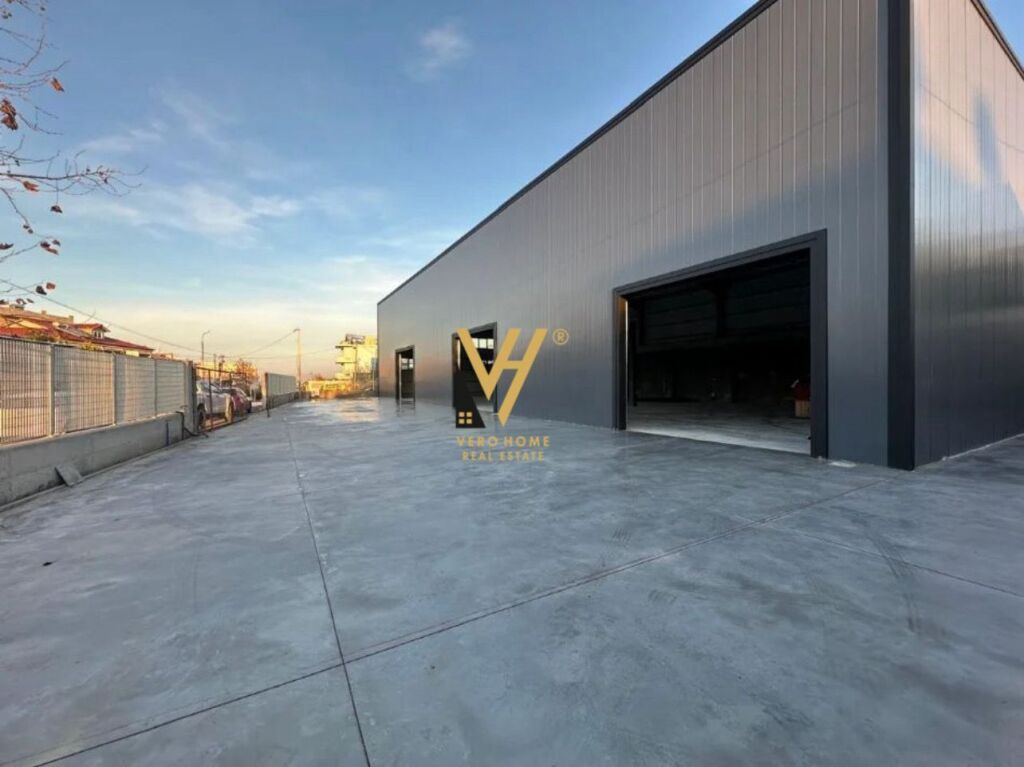 WAREHOUSE 600 M2 FOR RENT IN FIER 200,000 LEKE
