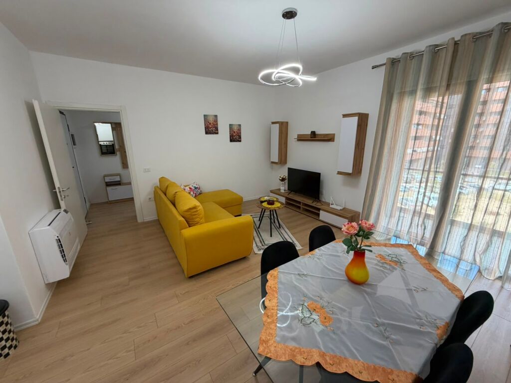 🏡 Jepet me qera 1+1 📍 Astir, Kompleksi Oasis💰 50.000 lekë/muaj