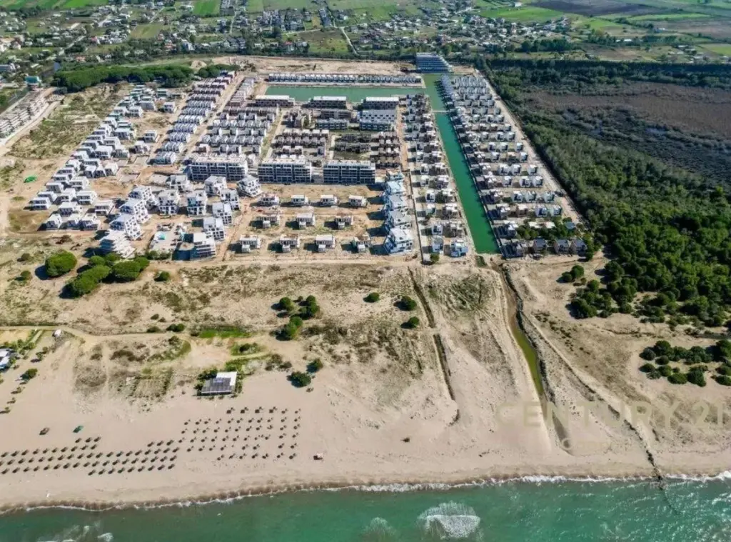 Duplex 2+1 in vendita con una vista super situato nel complesso “Turquoise Marina” alla Baia di Lalzi a Hamallaj.