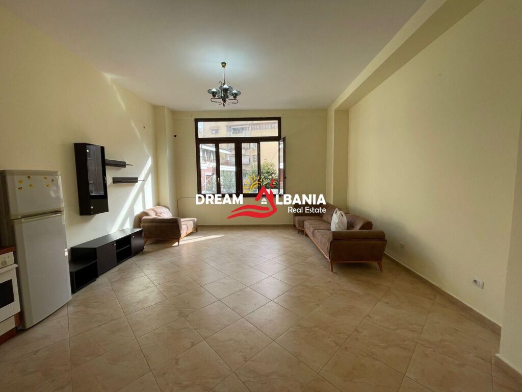 Office space for rent near the roundabout of the Commune of Paris, Tirana (ID 42611551)