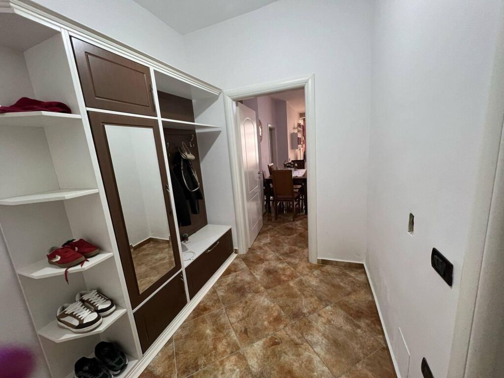 Jepet me qira apartament komod 2+1 në zonën e Freskut prane furre buke EUROPA!