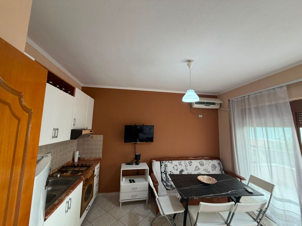 Jepet me qera, Apartament 1+1, Në Shkëmbin e Kavajës – Pranë Hotel Anfora.