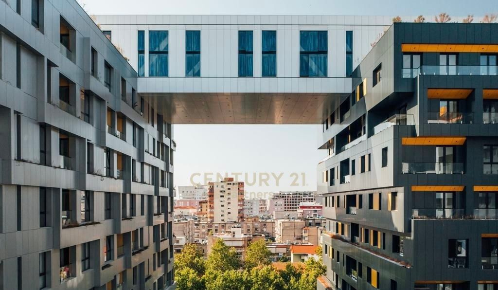 SQUARE 21 2+1+2 PER SHITJE  320,000 €