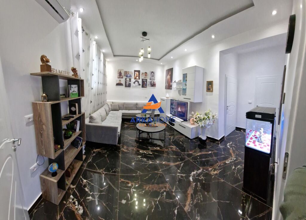 VENDESI PRIVATO IN VENDITA 2+1+BALCONE "XHAMLLIK" 48.000.000 LEKE
