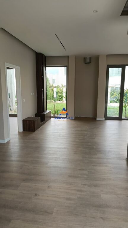 VILLA PREMIUM IN AFFITTO "RESIDENZA GREEN VALLEY, LAGO ASCIUTTO" 3000 EURO