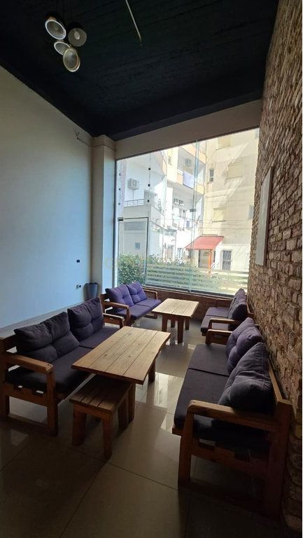 Vendita Locale Commerciale a Lushnjë – Totalmente Investito, Solo 20 m dalla Strada Principale