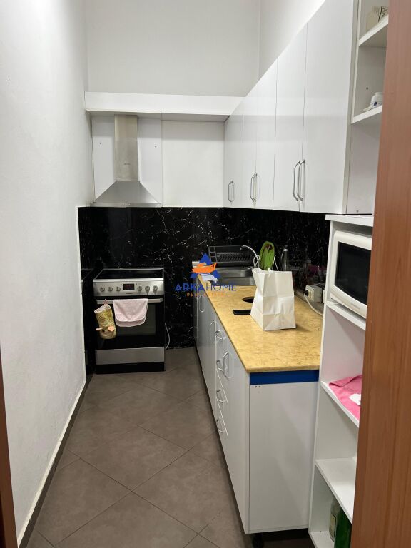 LOCALE COMMERCIALE IN AFFITTO 160M2 "RRUGA RIZA CEROVA, VICINO ALLA SCUOLA 4 DESHMORET" 120.000 LEKE