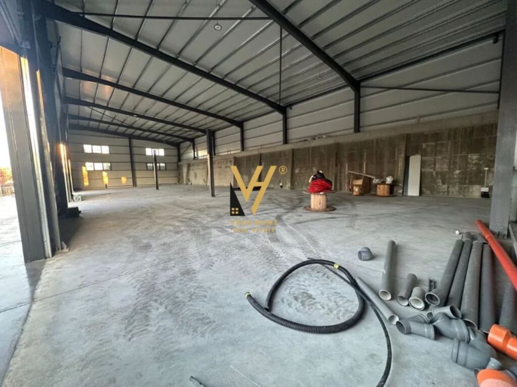 WAREHOUSE 600 M2 FOR RENT IN FIER 200,000 LEKE