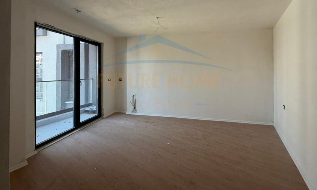 Shitet Apartament 2+1 Ish-Fusha Aviacionit tek  Turdiu