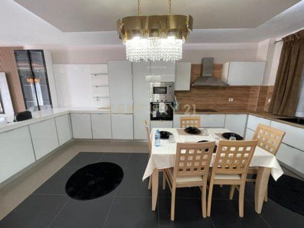 AFFITTO, VILLA MODERNA CON PISCINA E CORTILE, RESIDENZA KODRA E DIELLIT 1.