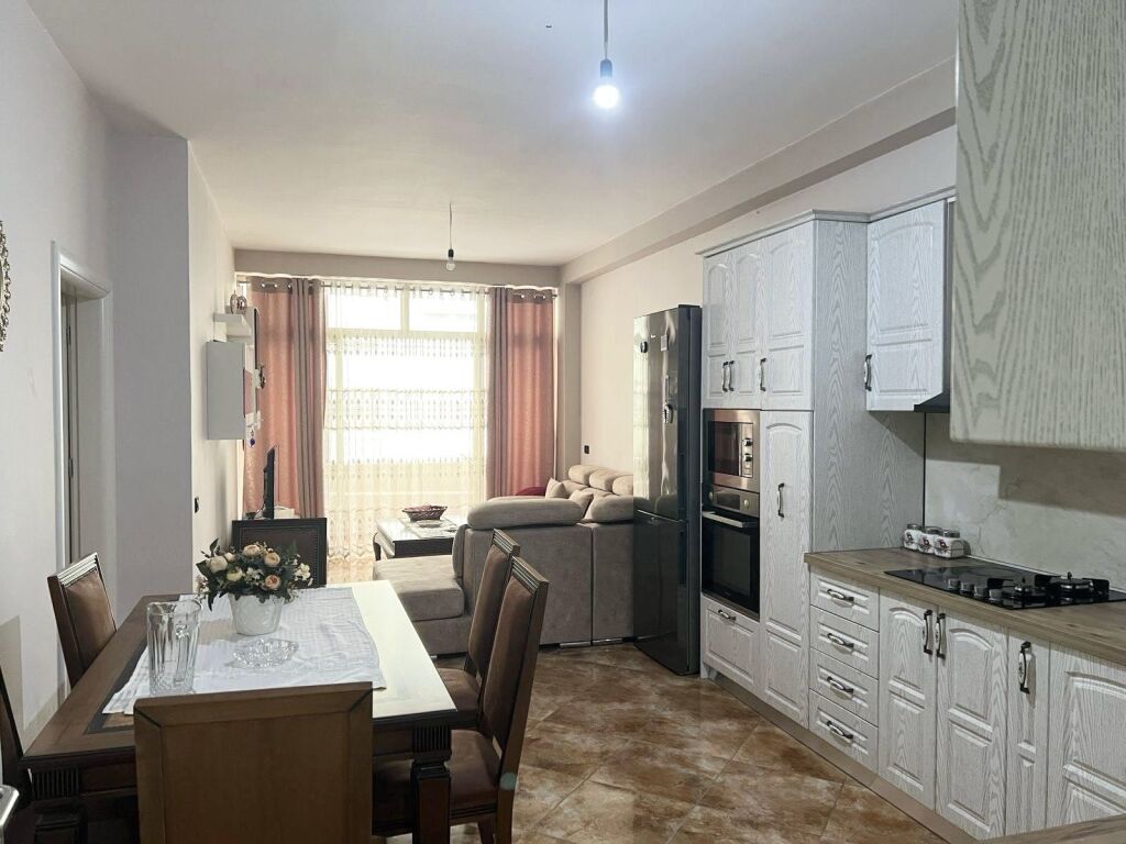 Jepet me qira apartament komod 2+1 në zonën e Freskut prane furre buke EUROPA!
