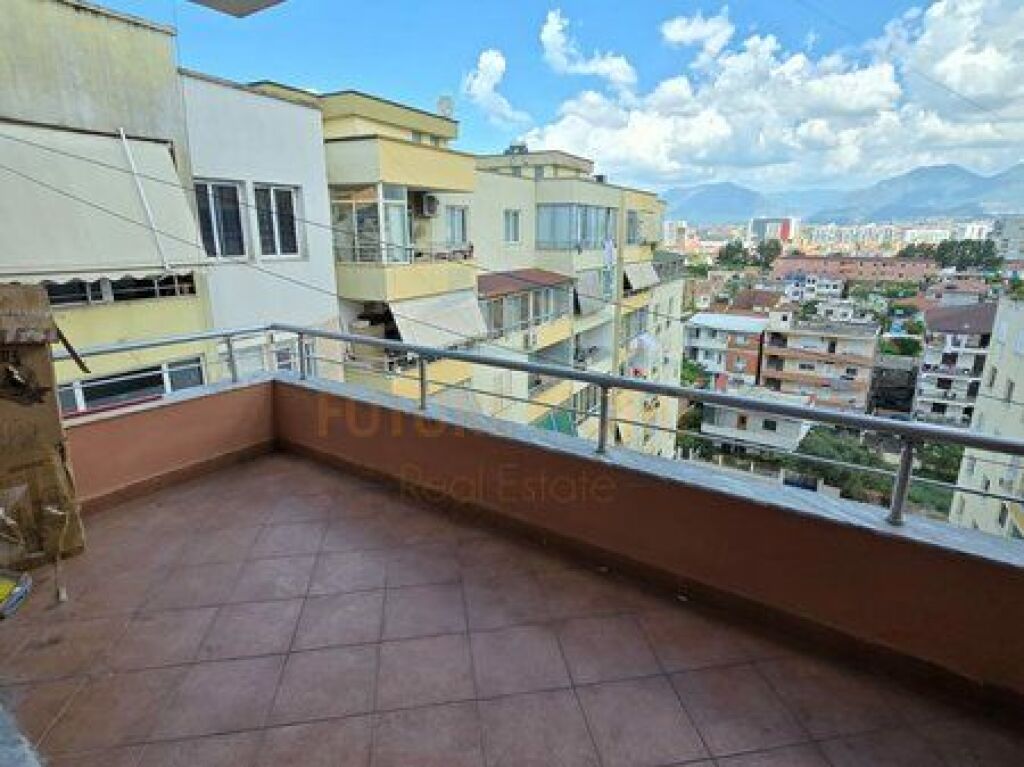 Shitet, Apartament 2+1, Unaza e Re