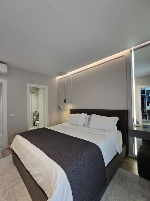 SHITET APARTAMENT 3+1 TEK KOMPLEKSI DELIJORGJI