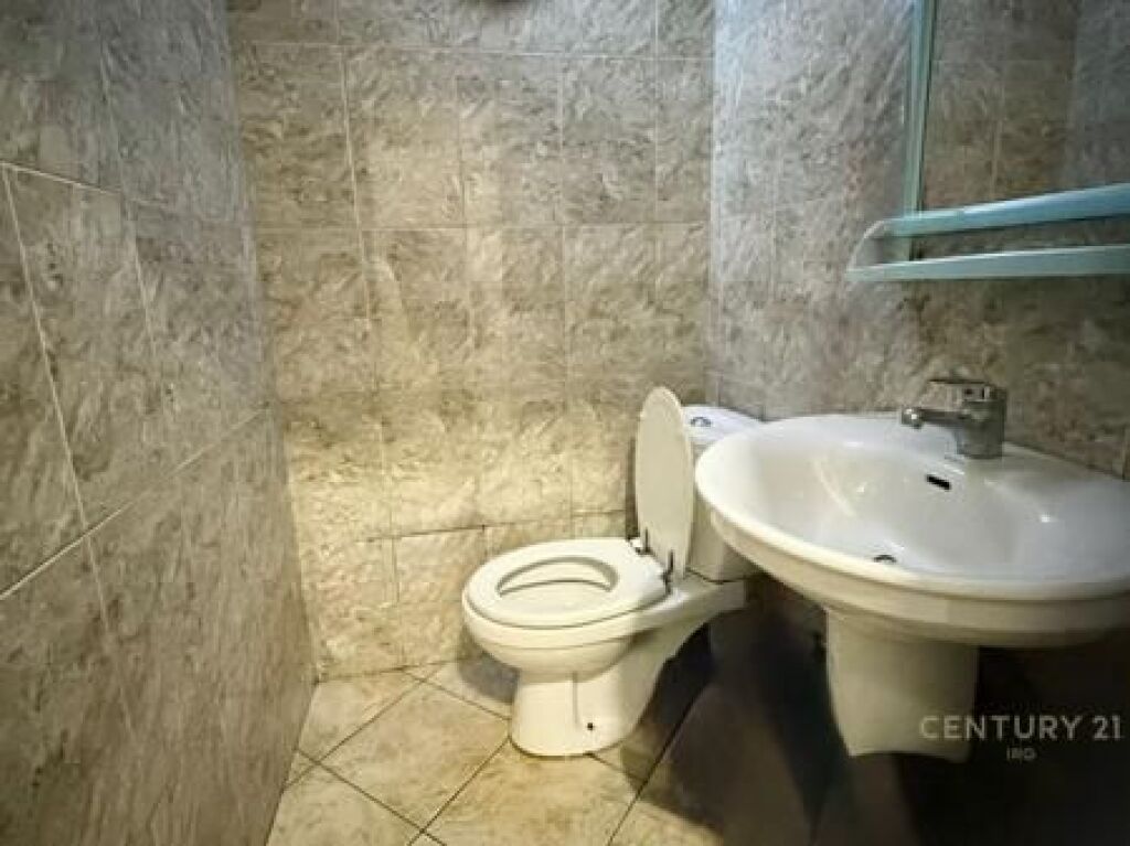  Ambient me qera tek Rr Muhamet Gjollesha