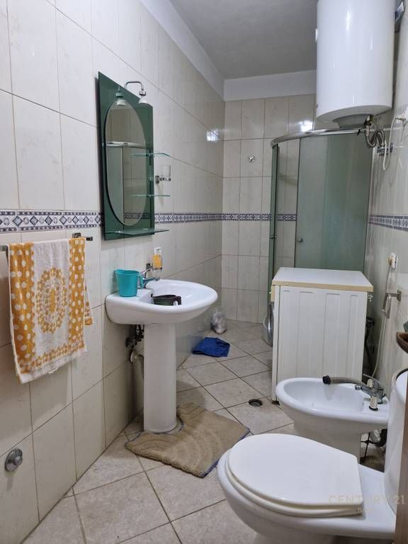 Shitet apartament 2+1 në Yzberisht‼️