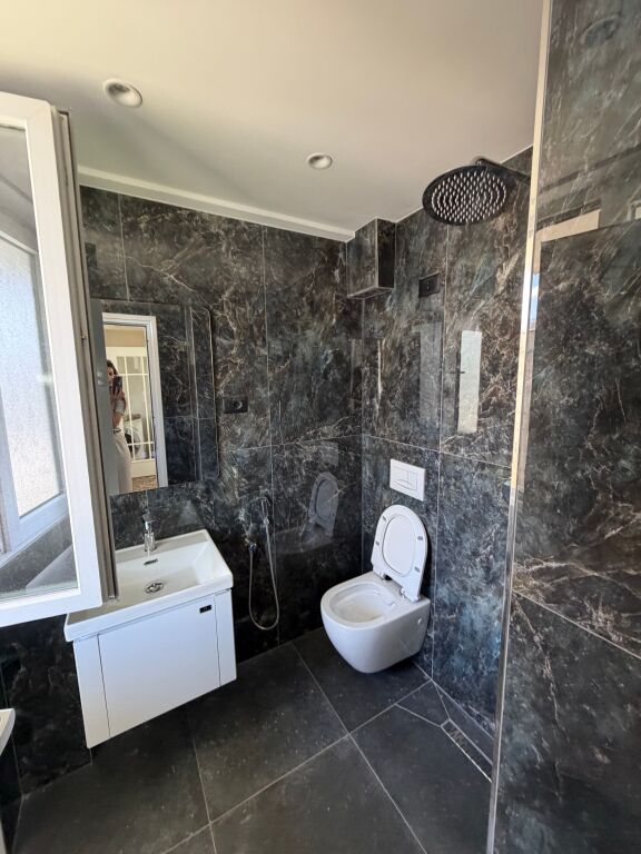 Appartamento 2+1+2 in affitto a Sauk  📍 Posizione: Sauk 🏢 Piano: 1 🛏️ Tipologia: 2+1+2 🛋️ L'appartamento è appena arredato e dotato di tutte le condizioni necessarie per una vita confortevole. 💶 Prezzo: 450 €/mese  
