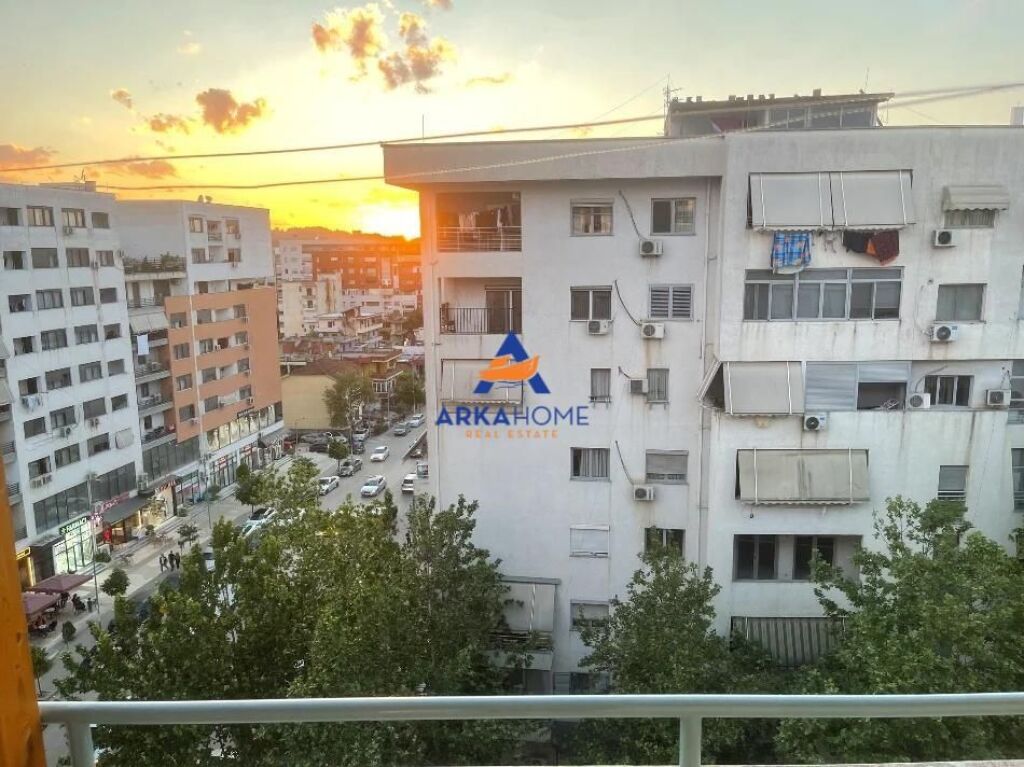 AFFITTASI APPARTAMENTO 2+1+BALCONE "ASTIR, VICINO AL RISTORANTE KLEDI" 50.000 LEKE