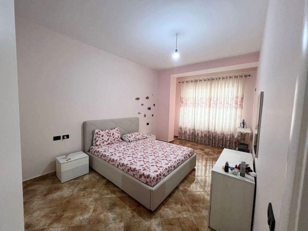 Jepet me qira apartament komod 2+1 në zonën e Freskut prane furre buke EUROPA!