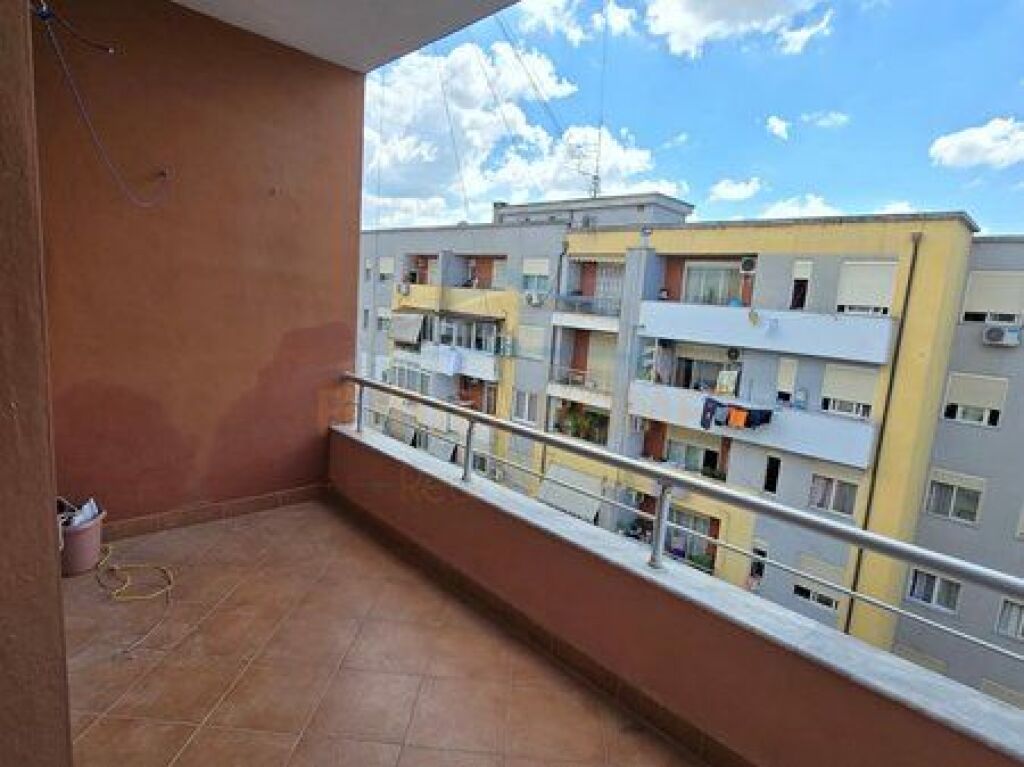 Shitet, Apartament 2+1, Unaza e Re