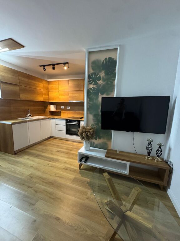 Prane ASL-se, jepet me qira apartament 2+1! 65.000 Leke