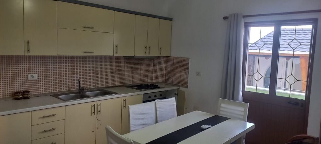 Appartamento in affitto 2+1 - 📍Via 3 Vellezerit Kondi, vicino alla scuola Viktor Hygo