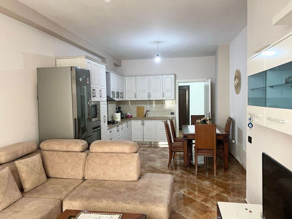 Jepet me qira apartament komod 2+1 në zonën e Freskut prane furre buke EUROPA!