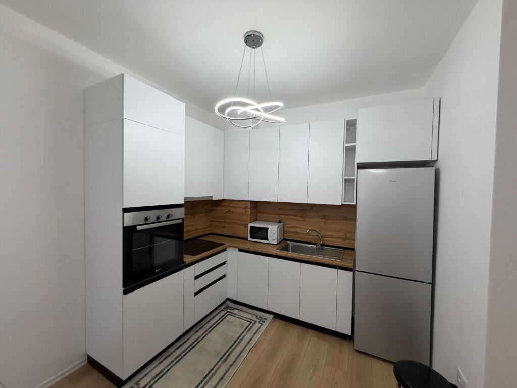 🏡 Affittasi 1+1 al Complesso Oasis, Astir  ✨ Appena arredato 🛏️ Con guardaroba 📐 70 m² 🏢 2° piano, palazzo nuovo con ascensore 📍 Astir, Complesso Oasis 💰 55.000 lek/mese   