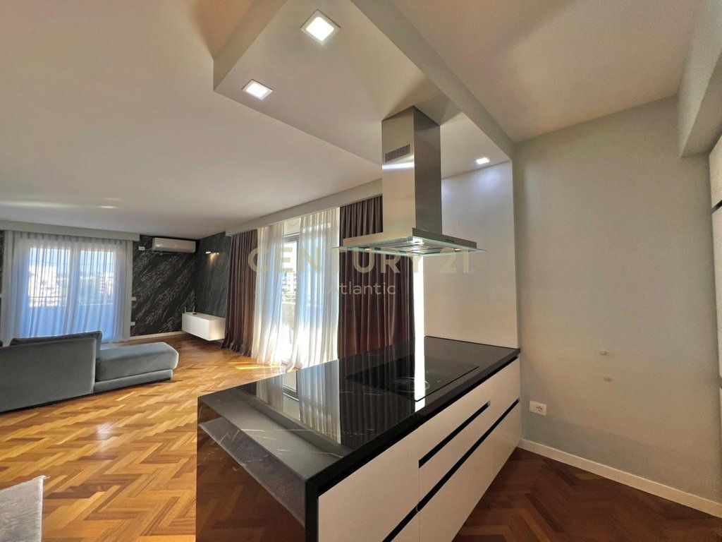 ESCLUSIVO! VENDESI APPARTAMENTO LUSSO 2+1+2 BAGNI + 80M2 VERANDA E 1 GARAGE SULLA SPIAGGIA ILIRIA DURRES!