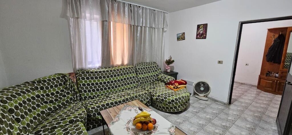 Apartament 1+1 per qera Komuna e Parisit !