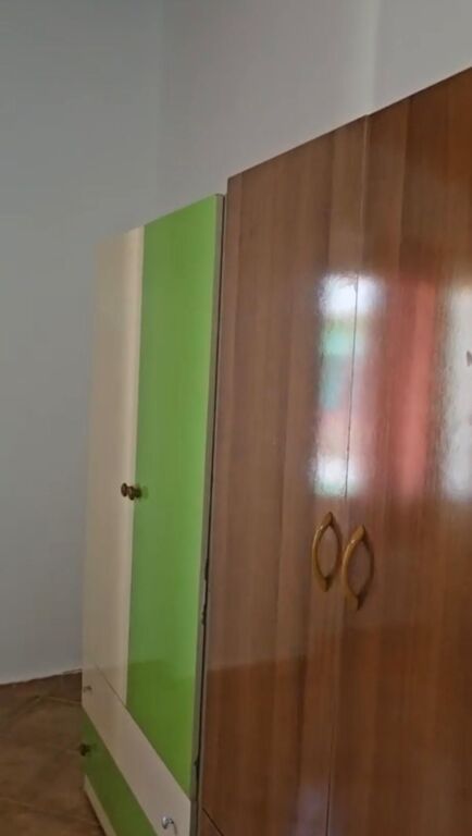 AFFITTASI 2+1 IN VIA SIRI KODRA, VICINO ALL'HOTEL MERIDIAN, 450 EURO