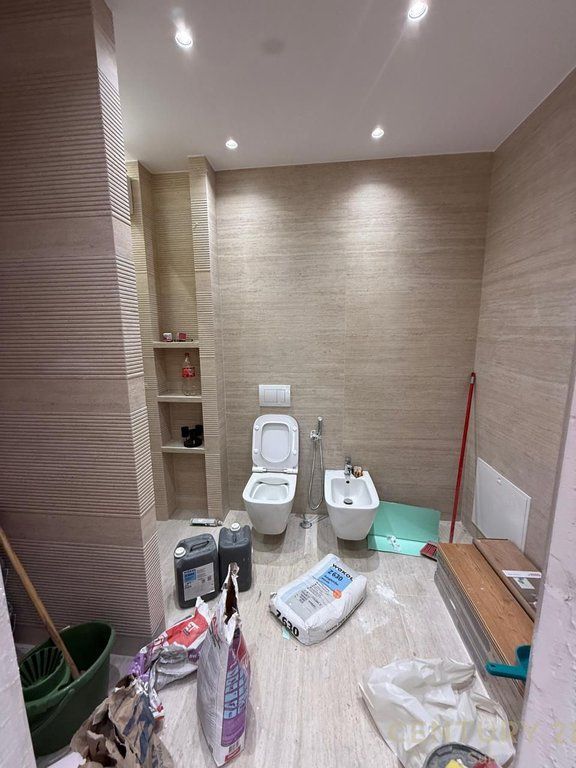 APPARTAMENTO 2+1+2 IN AFFITTO PER UFFICI, PRESSO L'EX ESPOSIZIONE, TIRANA! 1.300 € /Mese