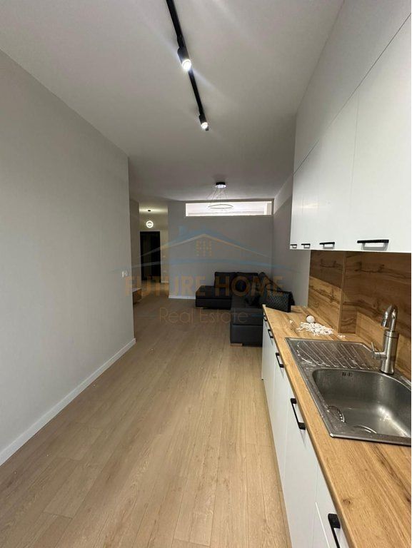 Shitet, Apartament 2+1, Fresk, Tirane