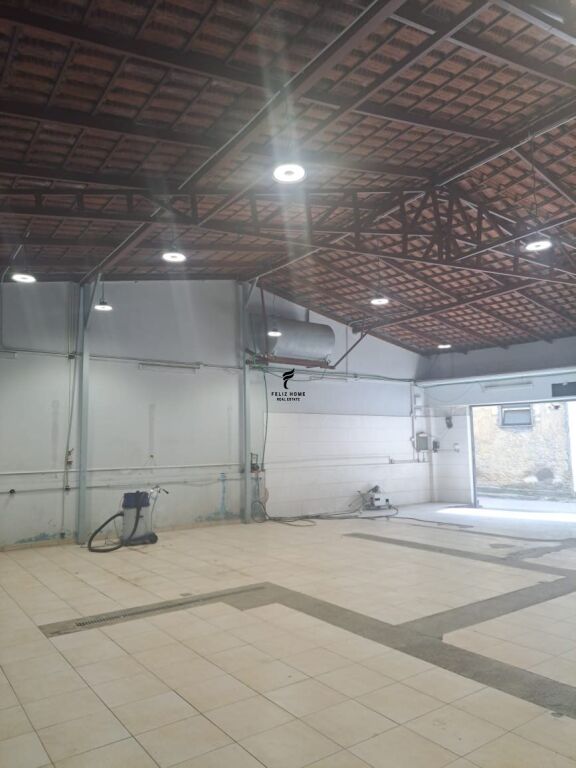 WAREHOUSES FOR RENT 200 M2 PAZARI RI 200,000 LEKE FH-77388