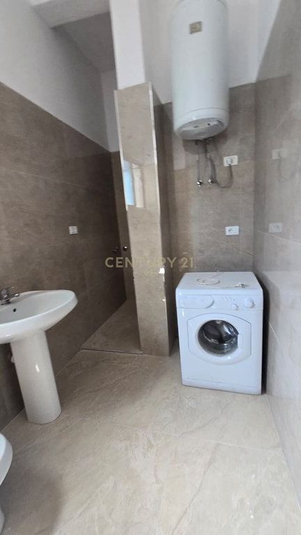 VENDESI APPARTAMENTO 1+1 NEL CENTRO DI DURRËS!!!!