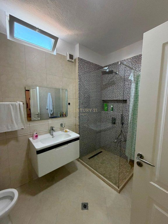 Appartamento 2+1 con balcone in affitto – Via delle Barricate