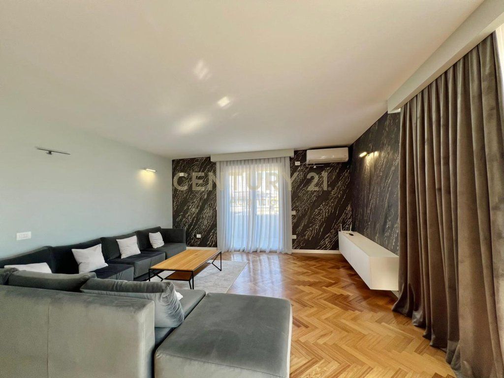 ESCLUSIVO! VENDESI APPARTAMENTO LUSSO 2+1+2 BAGNI + 80M2 VERANDA E 1 GARAGE SULLA SPIAGGIA ILIRIA DURRES!