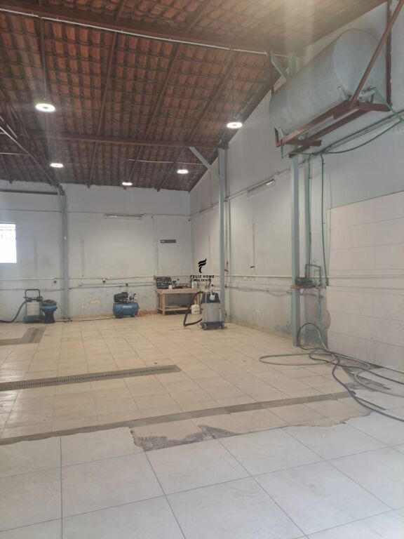 WAREHOUSES FOR RENT 200 M2 PAZARI RI 200,000 LEKE FH-77388