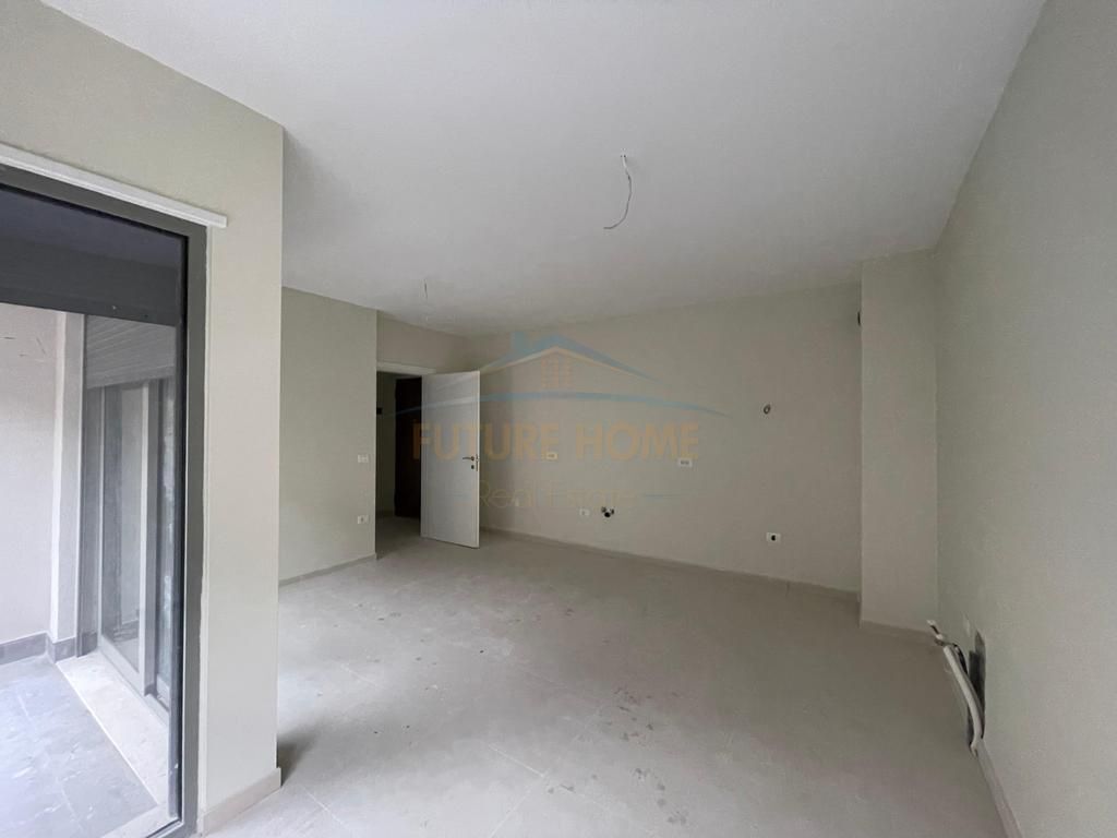 In vendita 1+1, Via Dervish Hekali, Scuola Rossa PRM60835