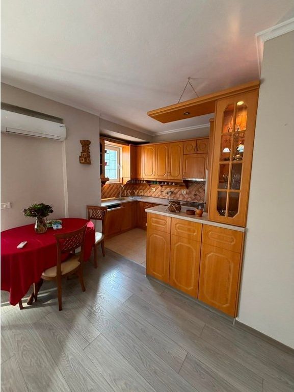 Appartamento 2+1 con balcone in affitto – Via delle Barricate