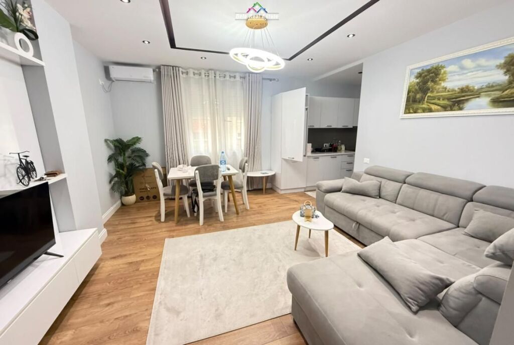 Appartamento in affitto 2+1 vicino a 21 Dhjetorit (ID B220312) Tirana