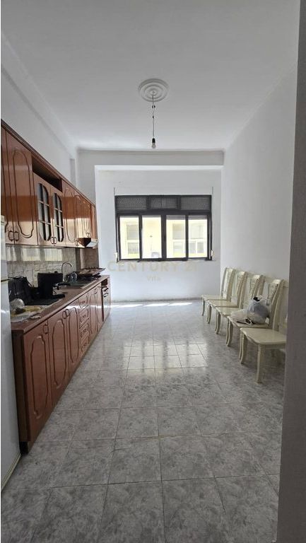 VENDESI APPARTAMENTO 1+1 NEL CENTRO DI DURRËS!!!!