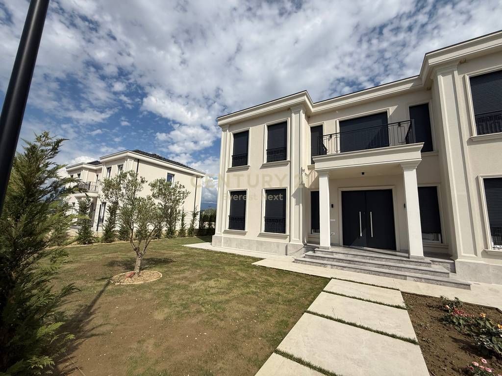 Villa moderna in vendita vicino al Lago Prushi, in un nuovo complesso residenziale