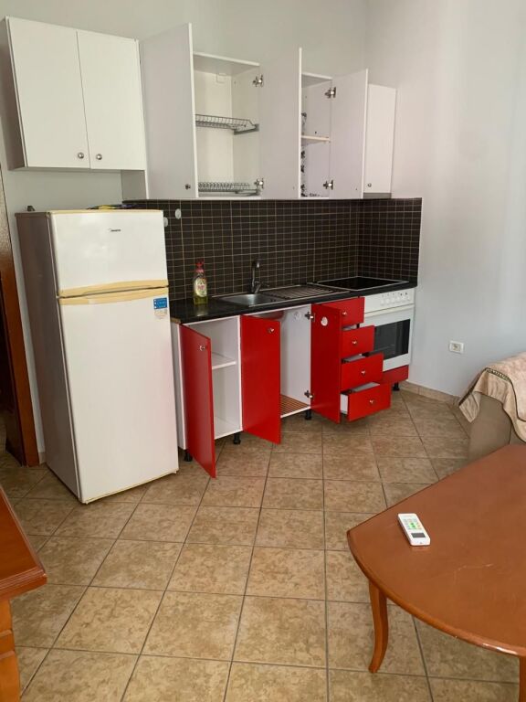 Jepet me qira apartament 1+1 në Jordan Misja  350 Mije leke