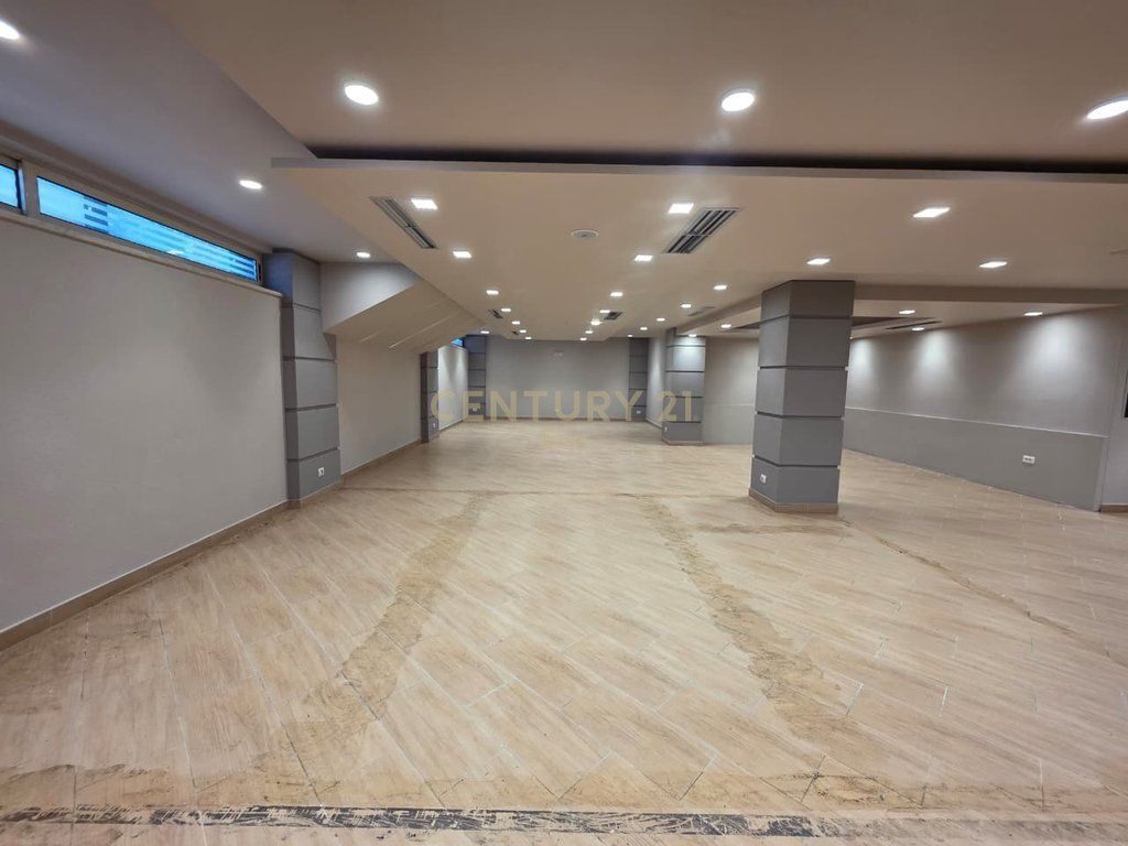 LOCALE COMMERCIALE IN VENDITA NEL CENTRO DI DURAZZO, NEL CENTRO BUSINESS "RADESSA" !