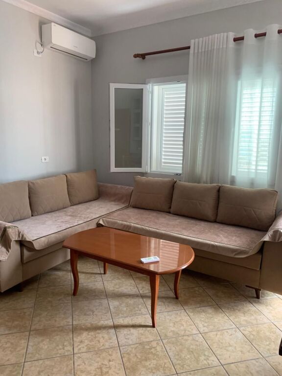 Jepet me qira apartament 1+1 në Jordan Misja  350 Mije leke