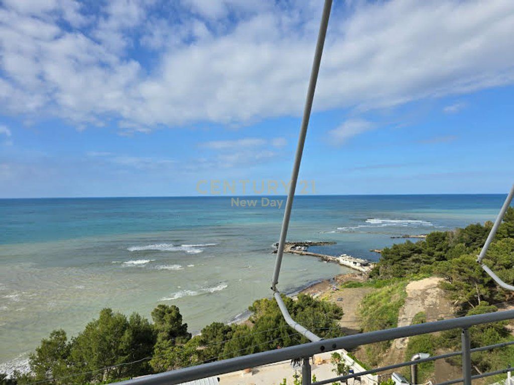 1+1 con vista mare a Currila
