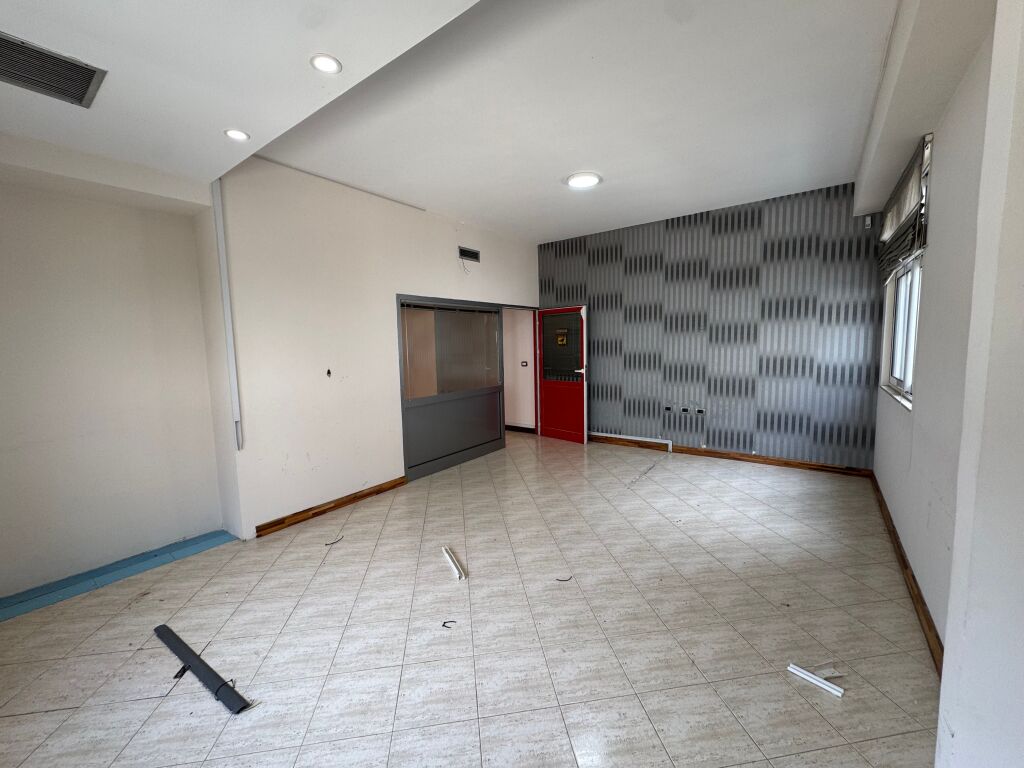 VENDESI APPARTAMENTO 3+1+2 – MINE PEZA, TIRANA