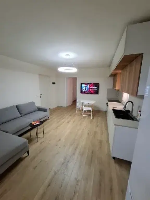 Affitto | Apartament 2 + 1 | Rruga e Barrikadave | 600 €/mese