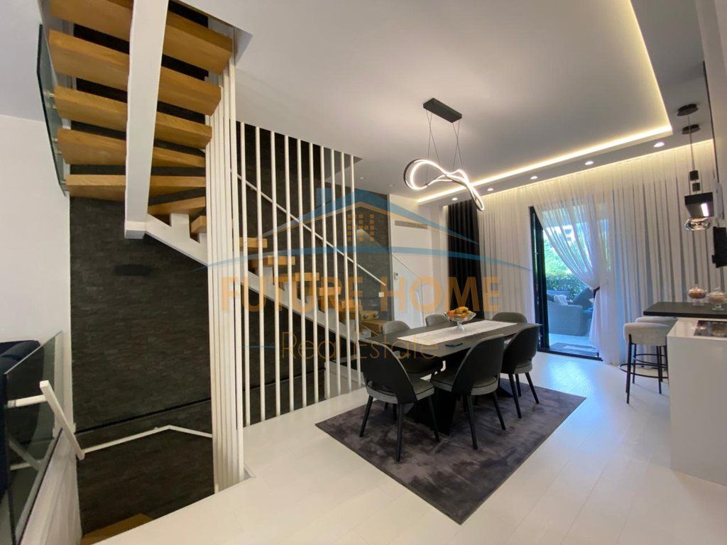 For sale, Triplex 3+2+4 Parking Spaces, Grey Stone 2 Residence, Dry Lake