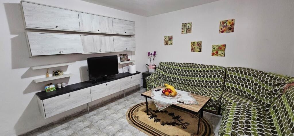 Apartament 1+1 per qera Komuna e Parisit !